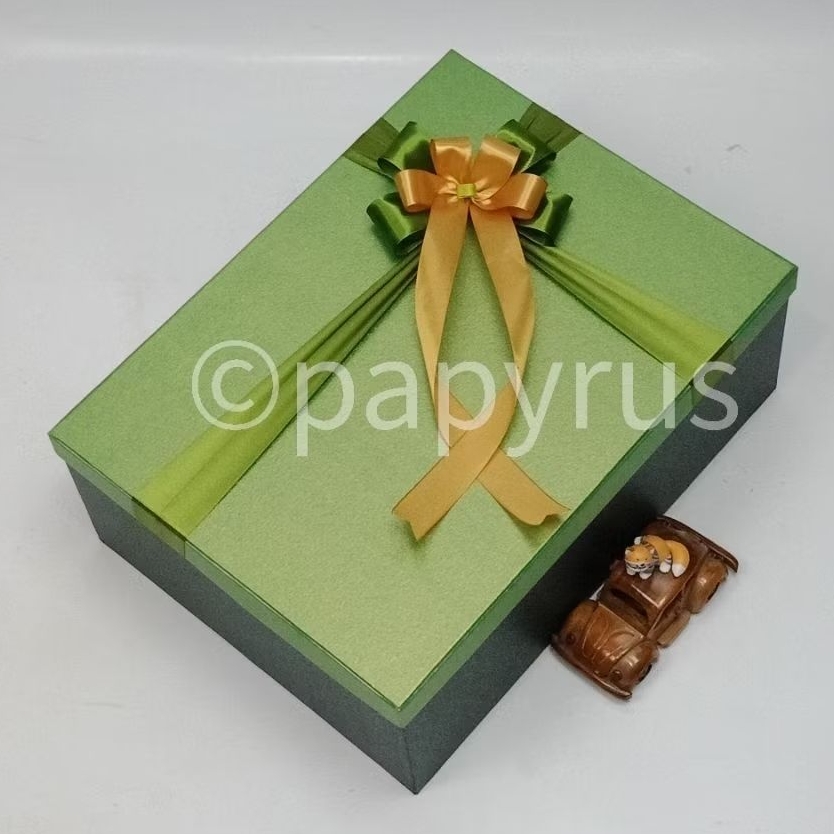 

PAPYRUS Kombinasi 30x40 Tinggi 15cm Kotak Kado Gift Box Hadiah V1