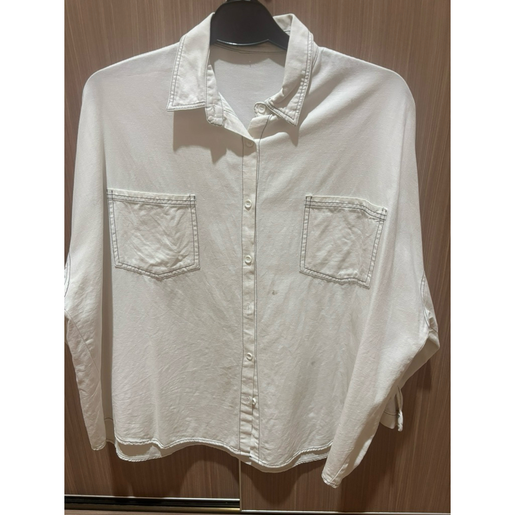 kemeja putih oversize