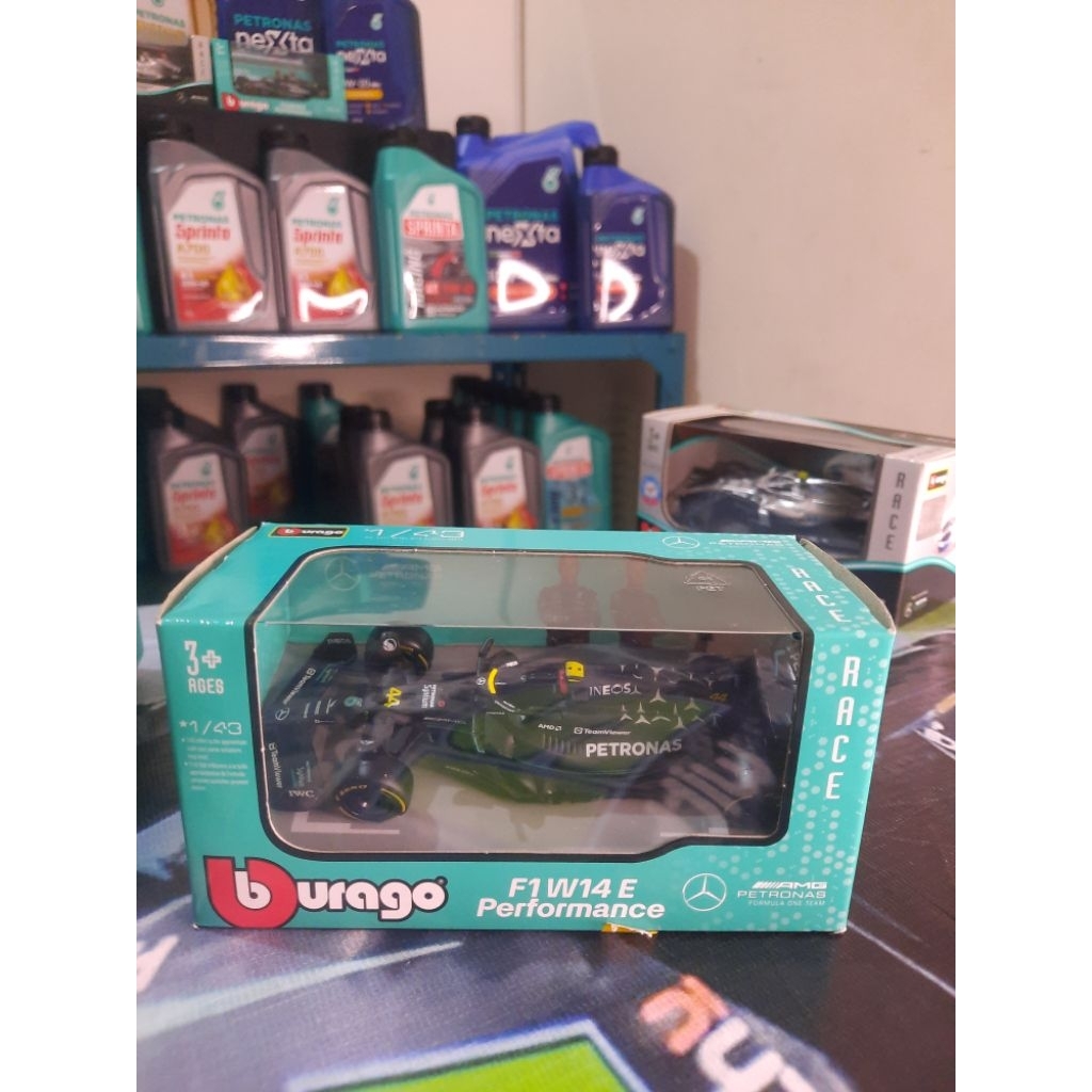 Die - Cast Mercedes AMG Petronas F1 W14 E, miniatur/ mainan