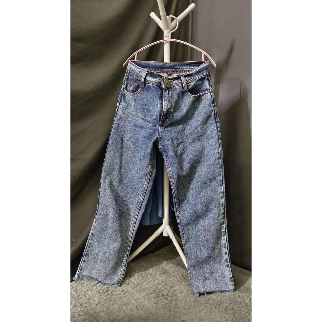 jeans standar / loose jeans preloved