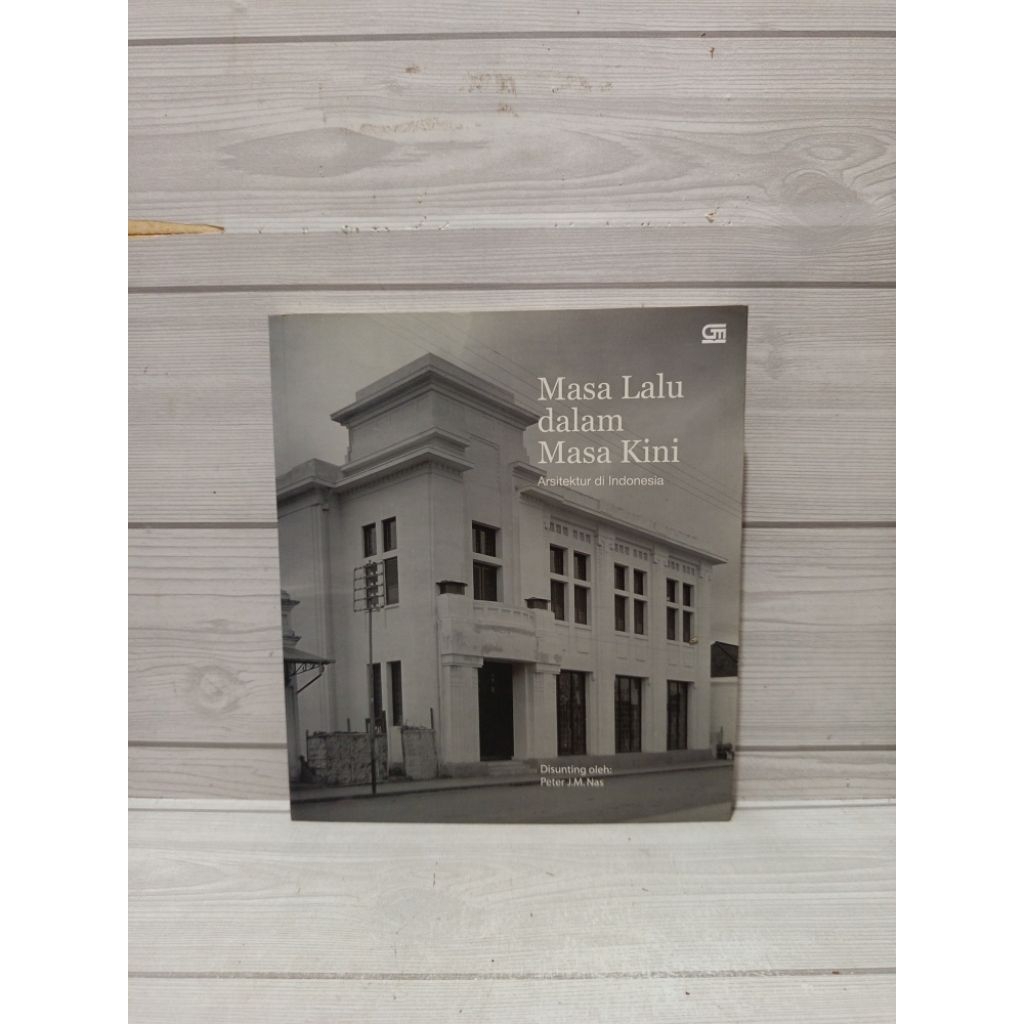 Masa lalu dalam masa kini arsitektur di indonesia by Peter j m nas