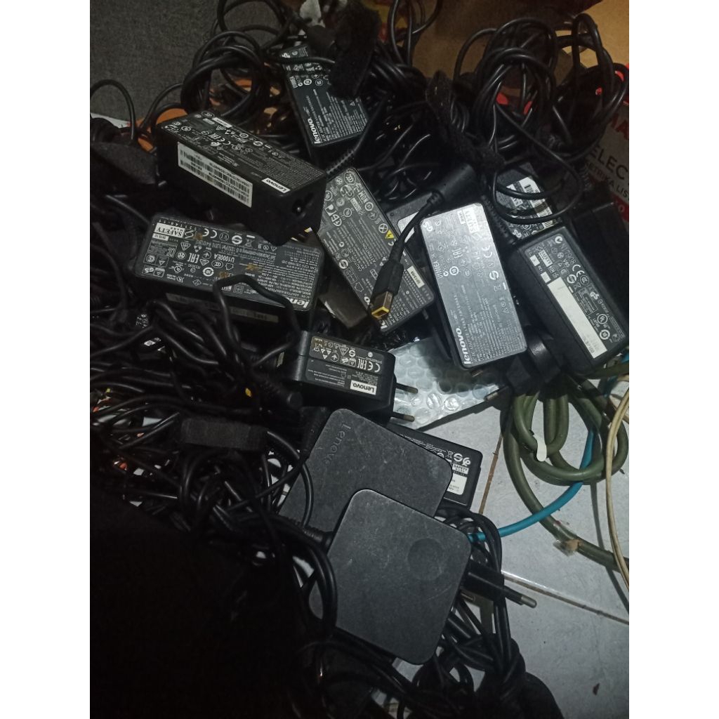 adaptor charger Laptop bekas original bawaan berbagai merk dan tipe lenovo HP Asus Acer samsung sony