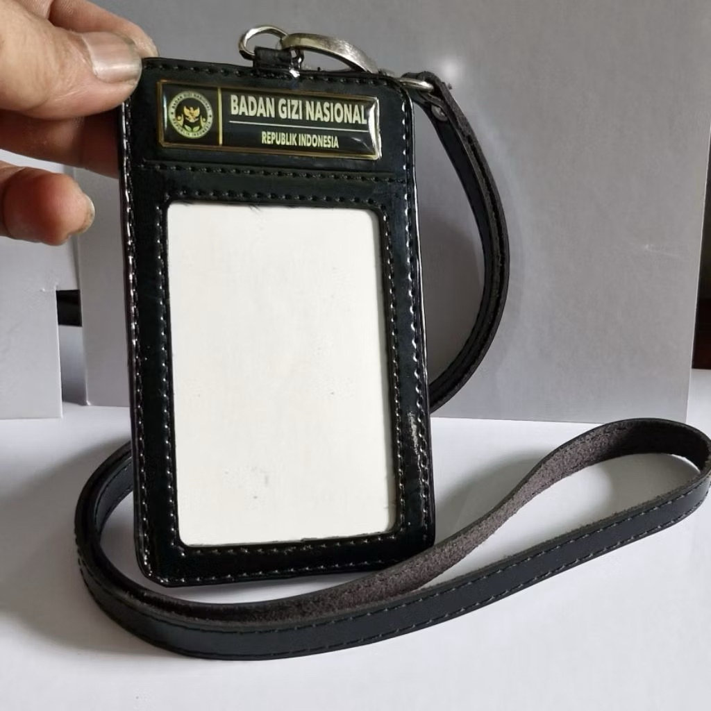 

ID Card Tali BADAN GIZI NASIONAL (BGN) / Dompet Kartu ID Card Name Tag Kulit Tali BGN GIZI PREMIUM