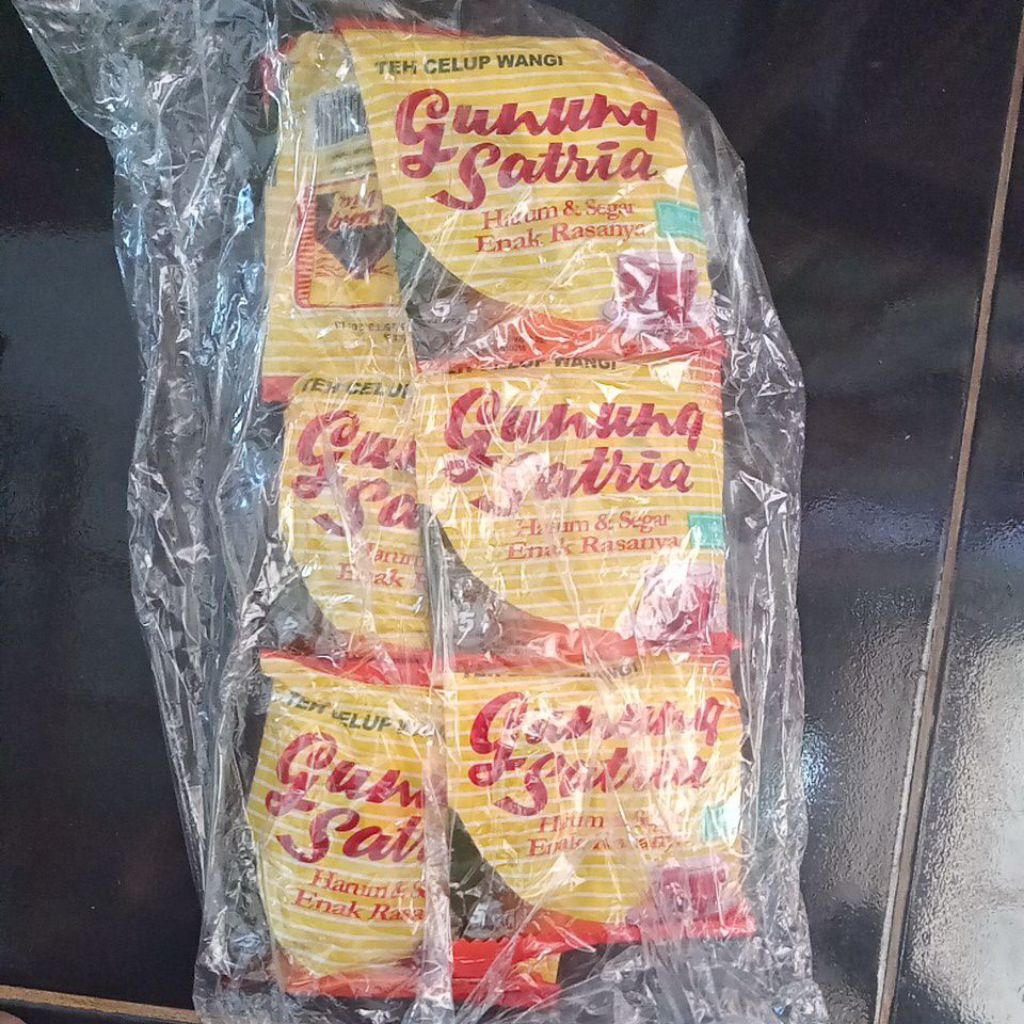

Teh Gunung Satria 1 renteng 10pcs/ 2 renteng 20pcs