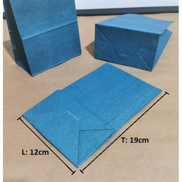 

Paperbag Kantong Kertas Biru Polos Isi 100 Pcs Ukuran 12 x 7 x 19 cm Bingkisan Hadiah Souvenir Hampers Wedding