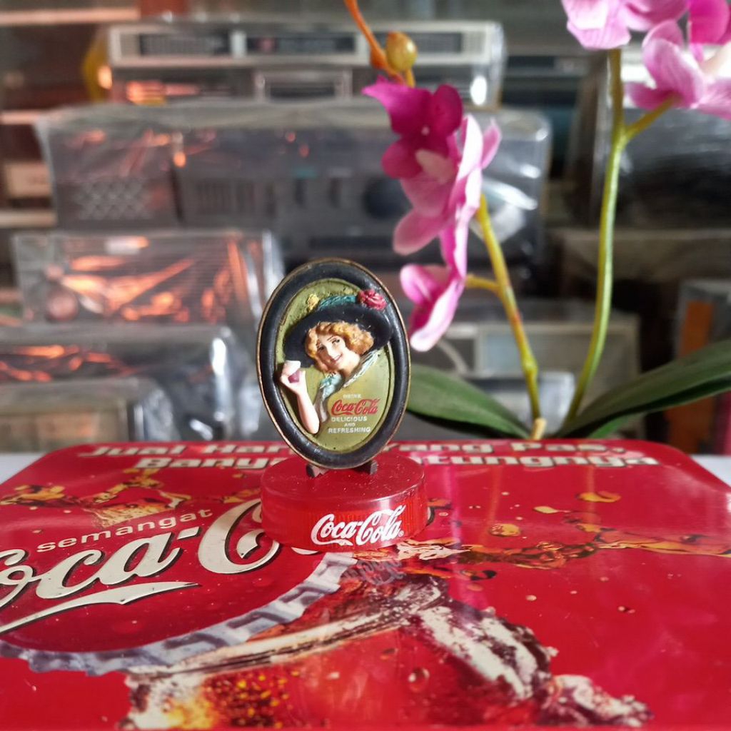 Patung miniatur  Coca-Cola