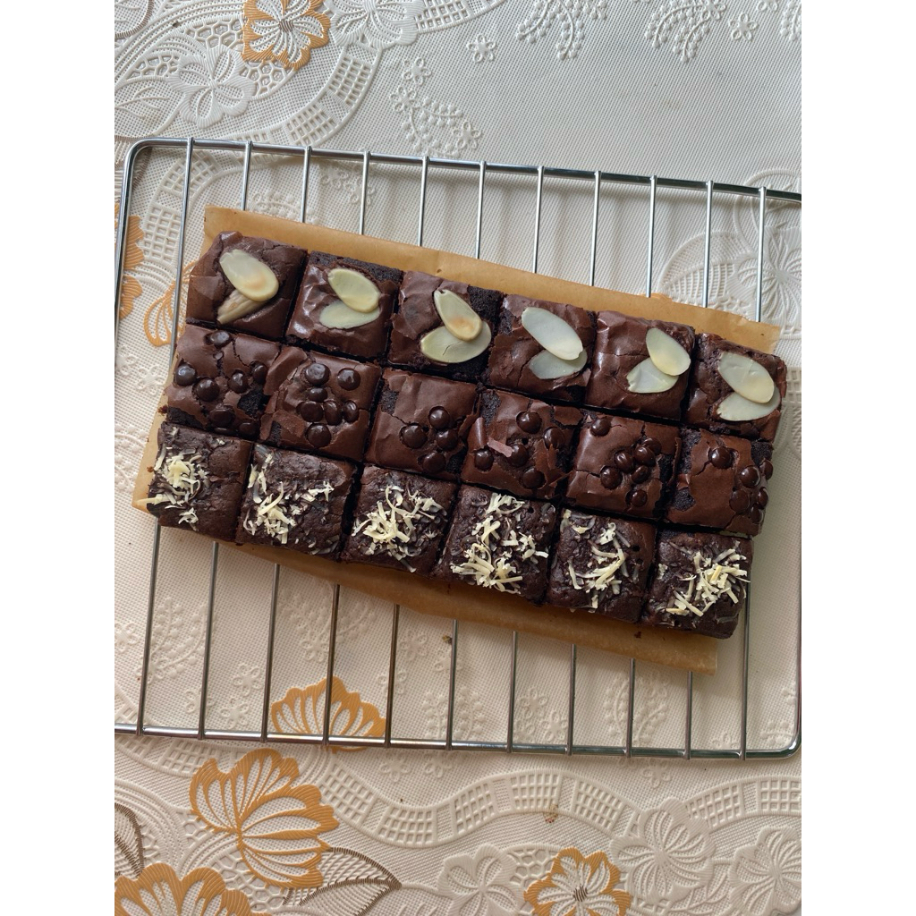 

Fudgy Brownies Delight Box