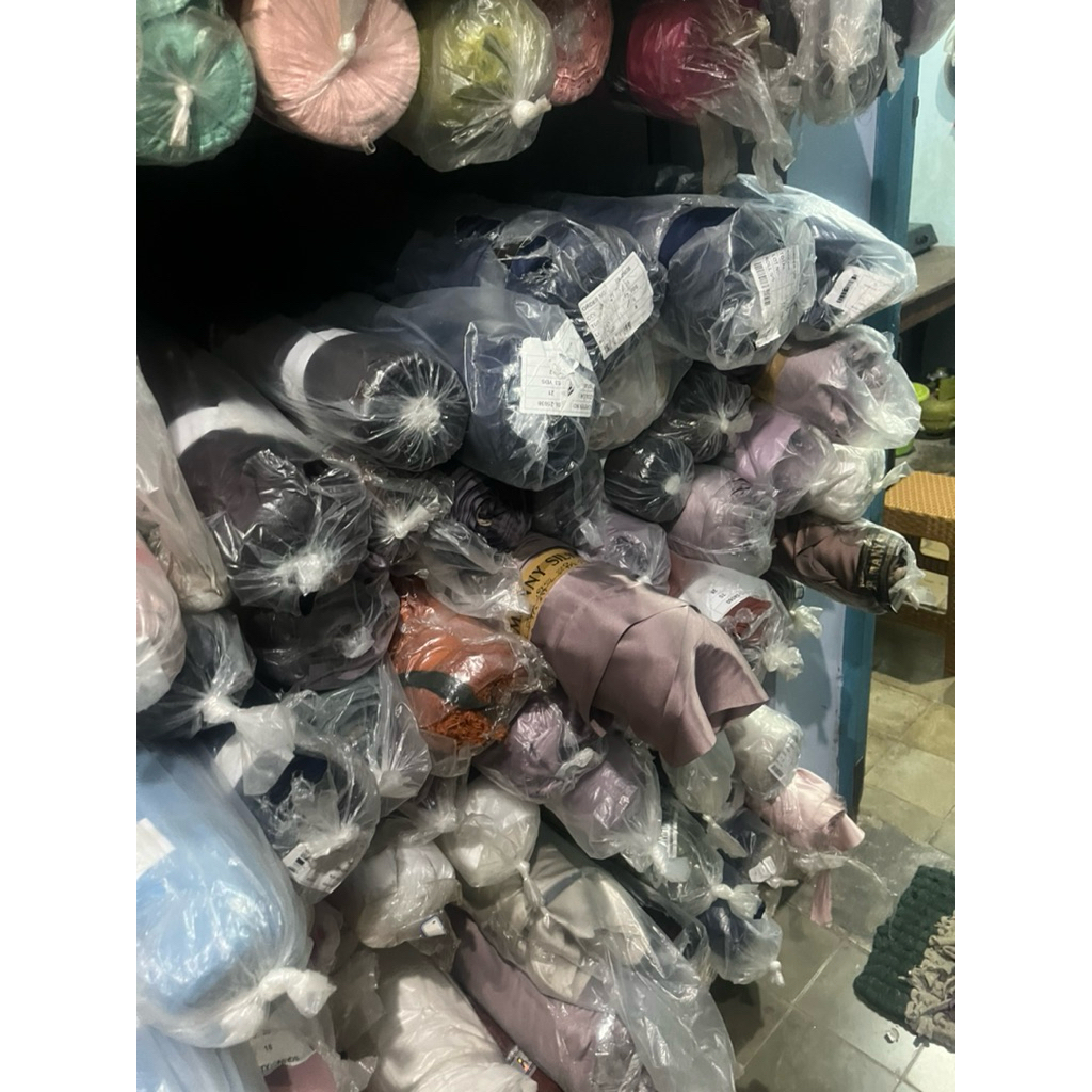 Kain dress Satin Armani Silk super premium polos 1 roll isi 60 yard