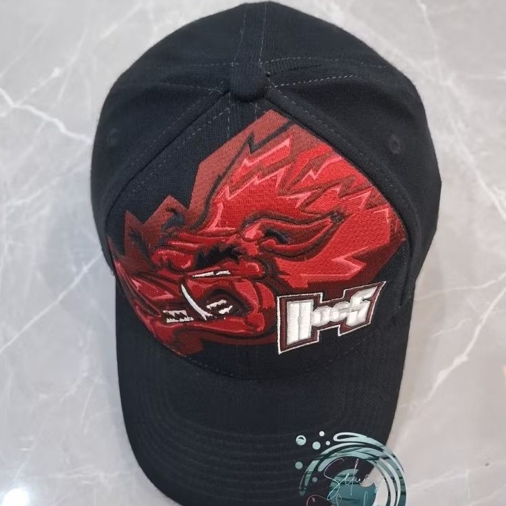 Topi Vintage Big Logo 𝗧𝗛𝗘 𝗚𝗔𝗠𝗘 𝘅 𝗔𝗥𝗞𝗔𝗡𝗦𝗔𝗦 𝗥𝗔𝗭𝗢𝗥𝗕𝗔𝗖𝗞𝗦