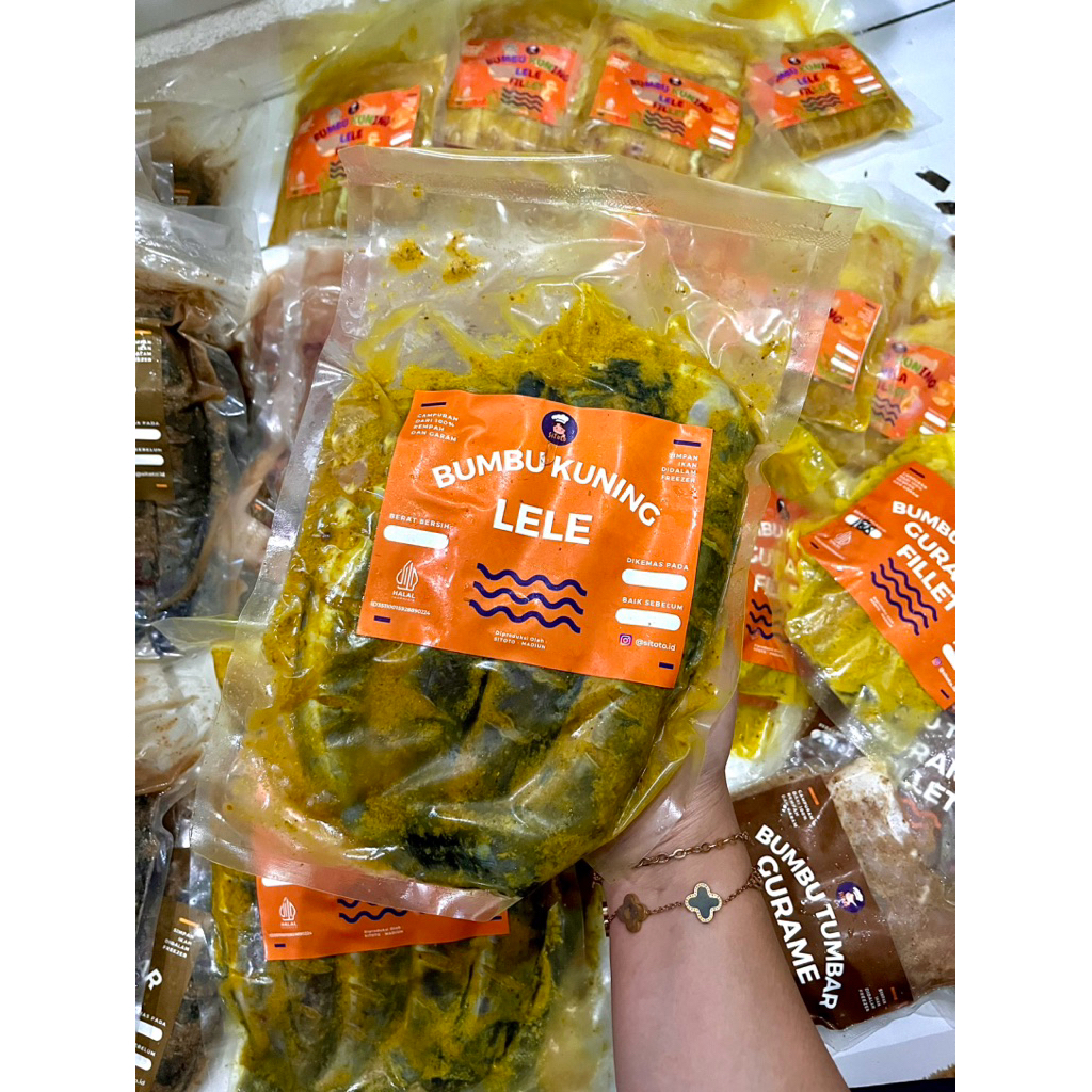 

Ikan Lele Bumbu Kuning isi 4 dan 5 / Ikan Bumbu Marinasi / Lauk Bekal Anak