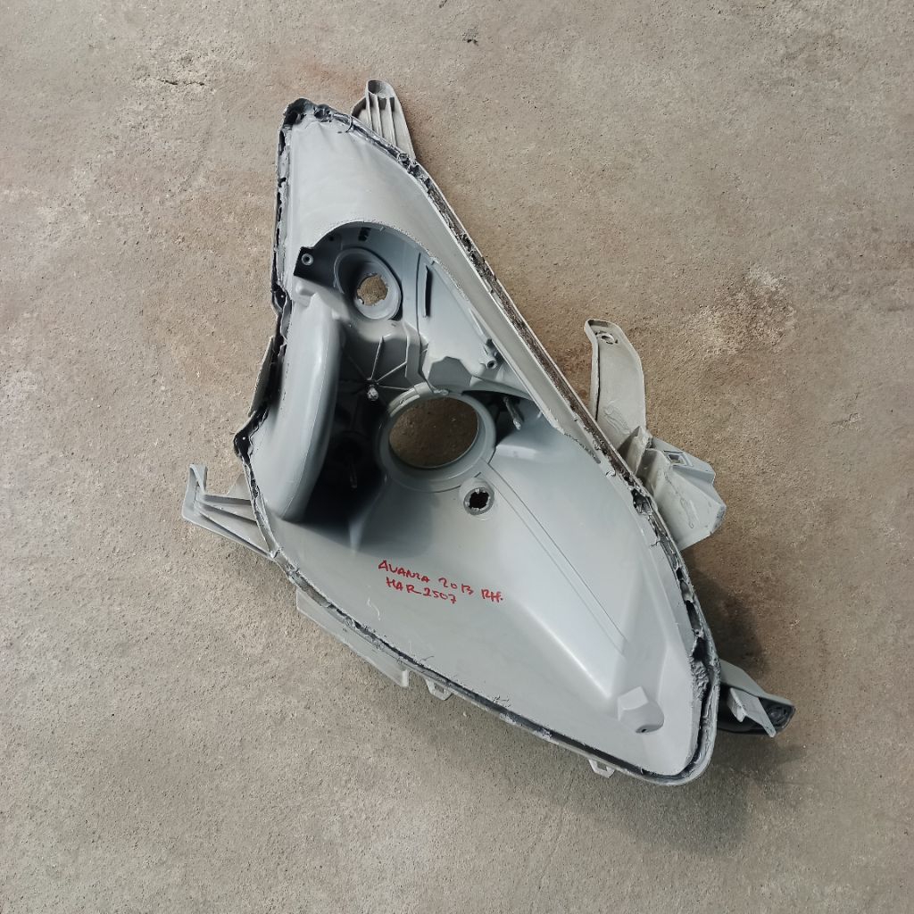 batok housing headlamp Toyota Avanza 2013 kanan