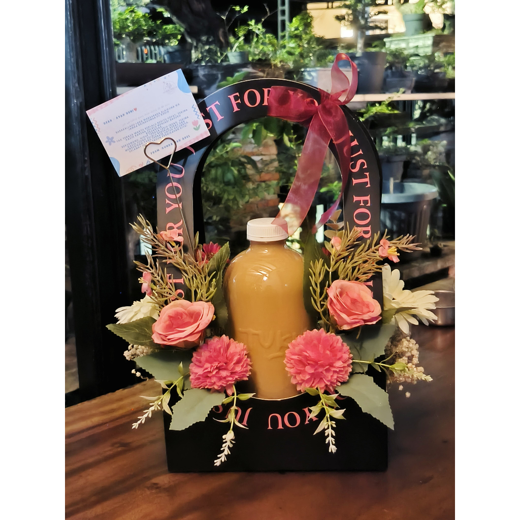 

BUNGA BOX ARTIFICIAL/ COOKIES/COFFEE 1L/NON coffe 1L/ GRADUATION Gift/ BIRTHDAY / GIFT / KADO ANNIVERSARY/UCAPAN SELAMAT.