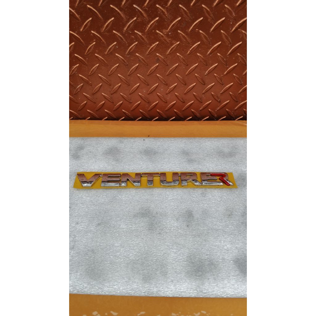 emblem logo tulisan Venturer chrome