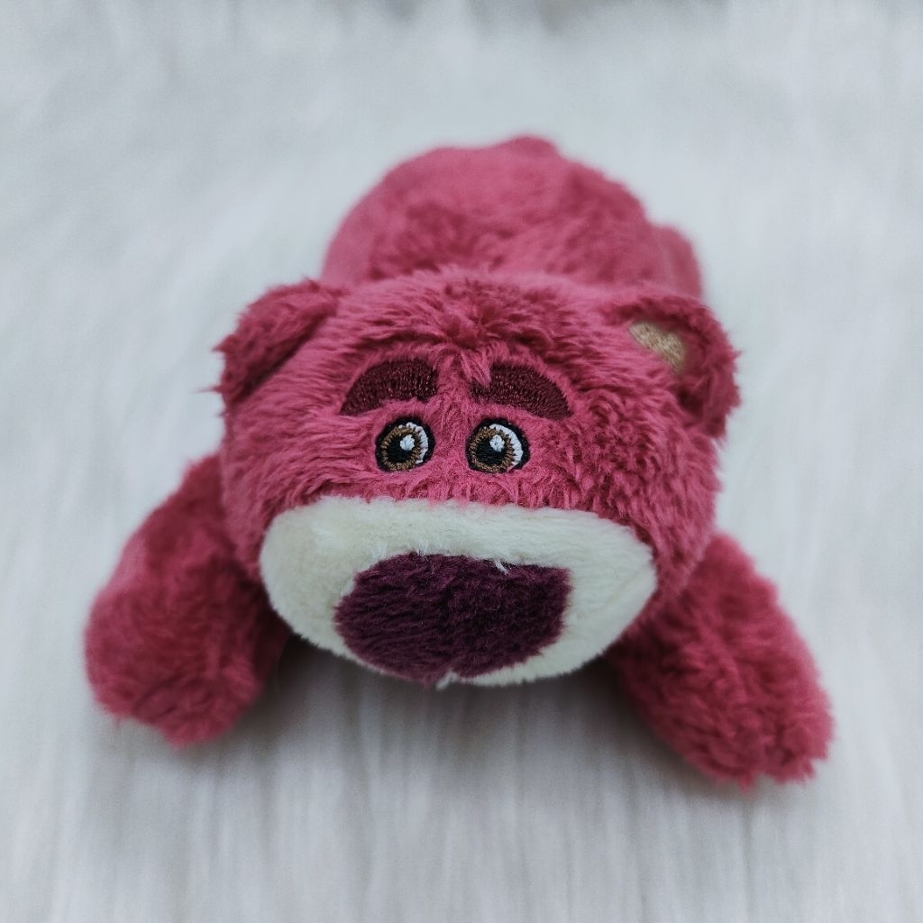 Pin/Gantungan Kunci Boneka Lotso Bulu Gantungan Boneka Lotso Lucu Bulu