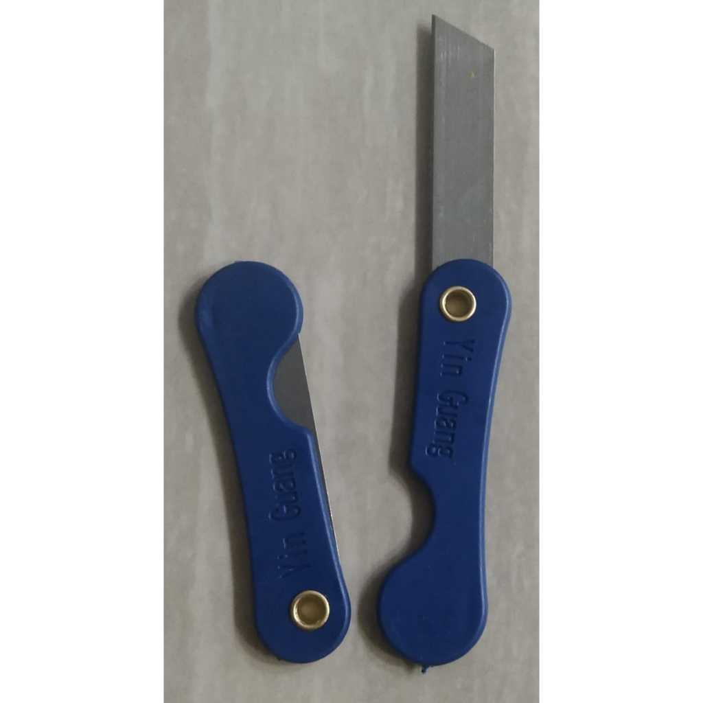 

Cutter Lipat Kecil Warna Biru