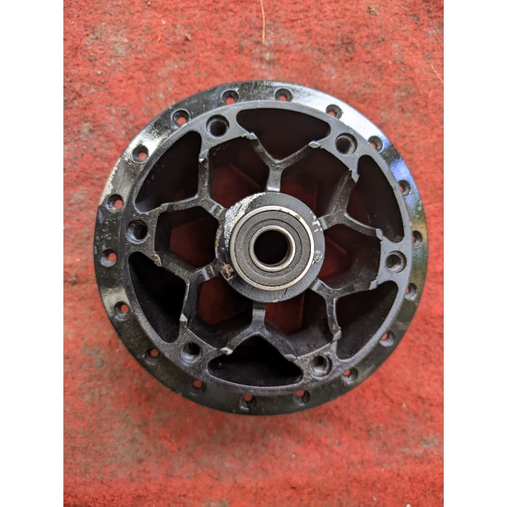 Tromol depan Sarang Tawon