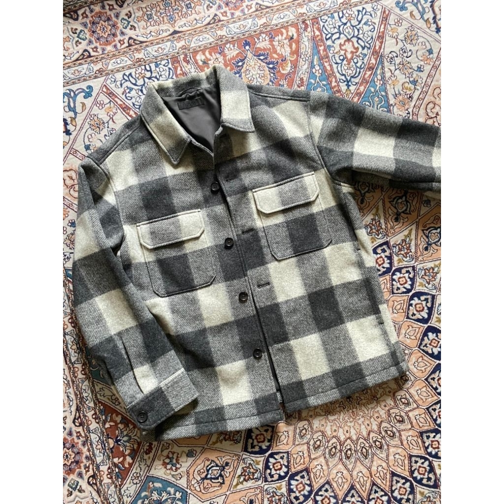 Harga NETT Uniqlo Overshirt Grey Second