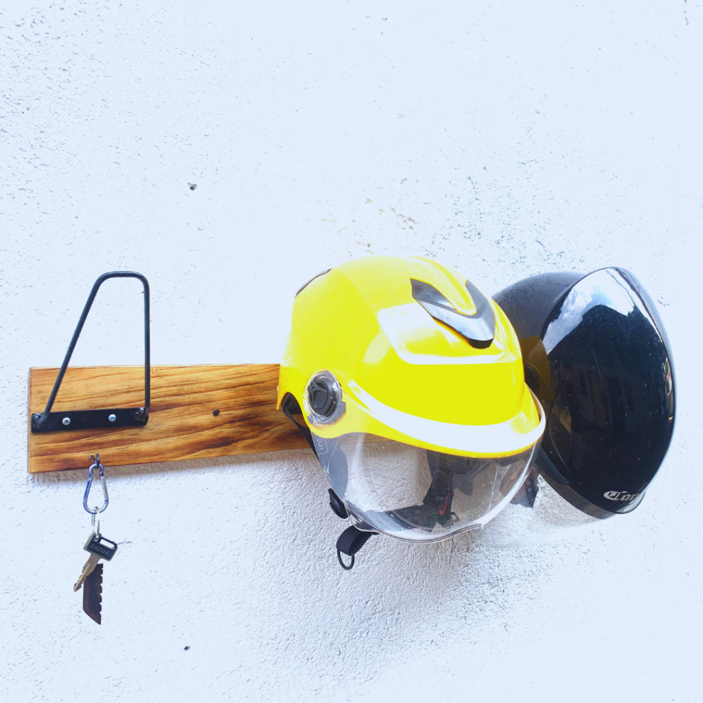 Gantungan helm rak helm tempel dinding