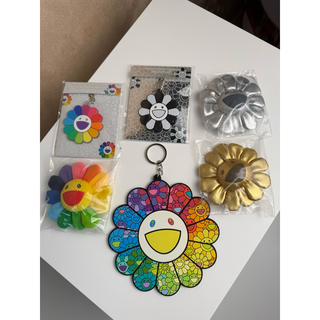 Gantungan kunci Takashi Murakami Keyring / pin Japan original