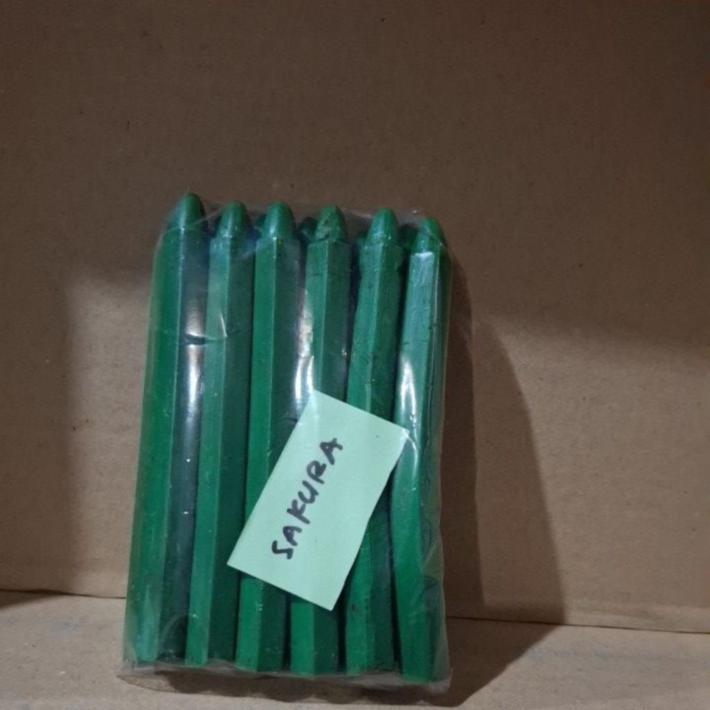 

kapur grade/ kapur kayu/ marking crayon merk sakura 1pak isi 12 pcs note: body kapur ada sedikit noda, no box