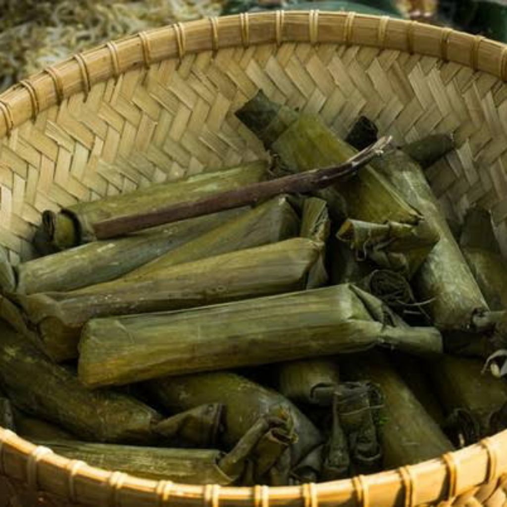 

Lontong Matang Daun Pisang ukuran besar buatan sendiri tanpa pengawet