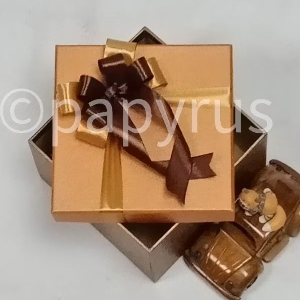 

PAPYRUS Kombinasi 15x15 Tinggi 5cm Kotak Kado Gift Box V3