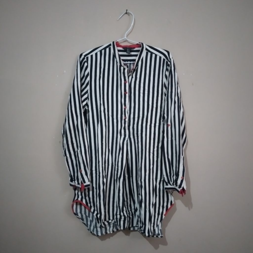 Kemeja wanita stripe hitam putih preloved merk appa'ze