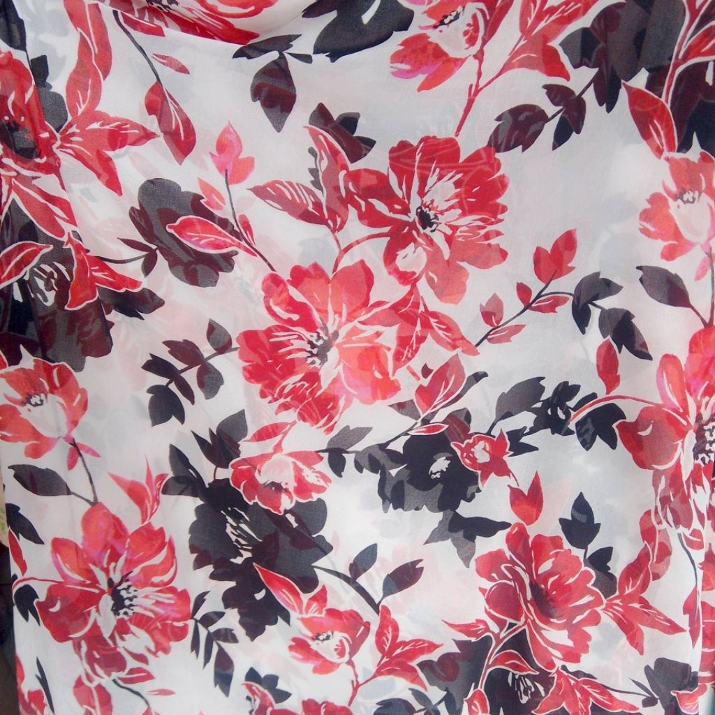 Kain Ceruty Babydoll Motif Bunga Merah Hitam Premium - Lembut & Adem | Bahan Hijab/Gamis ilh