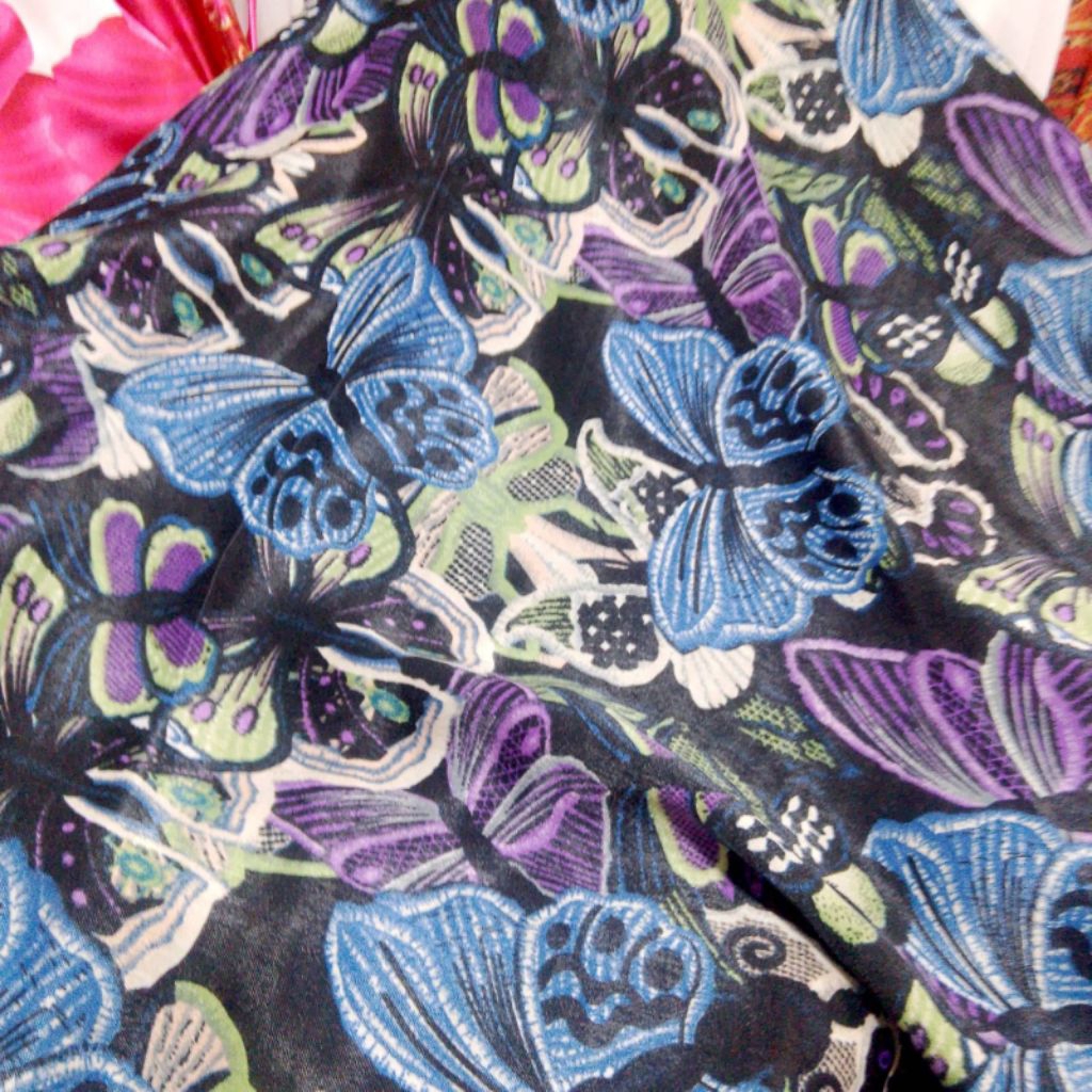 Kain Satin Motif Kupu-kupu Besar / Kain Satin Motif Meteran (Harga Kain Per½ Meter)