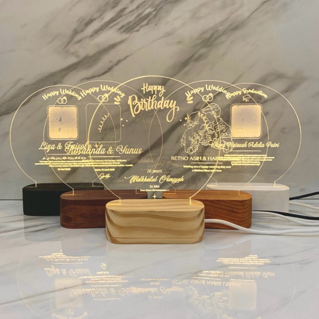 STAND KAYU AKRILIK OVAL UKURAN A6 (10.5CM) KAYU JATI BELANDA LAMPU LED KABEL USB / DUDUKAN AKRILIC /