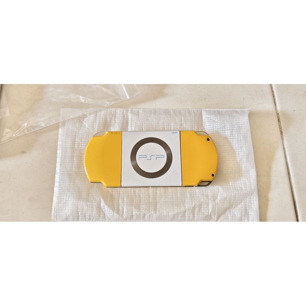 psp slim 2000 limited edition simpsons