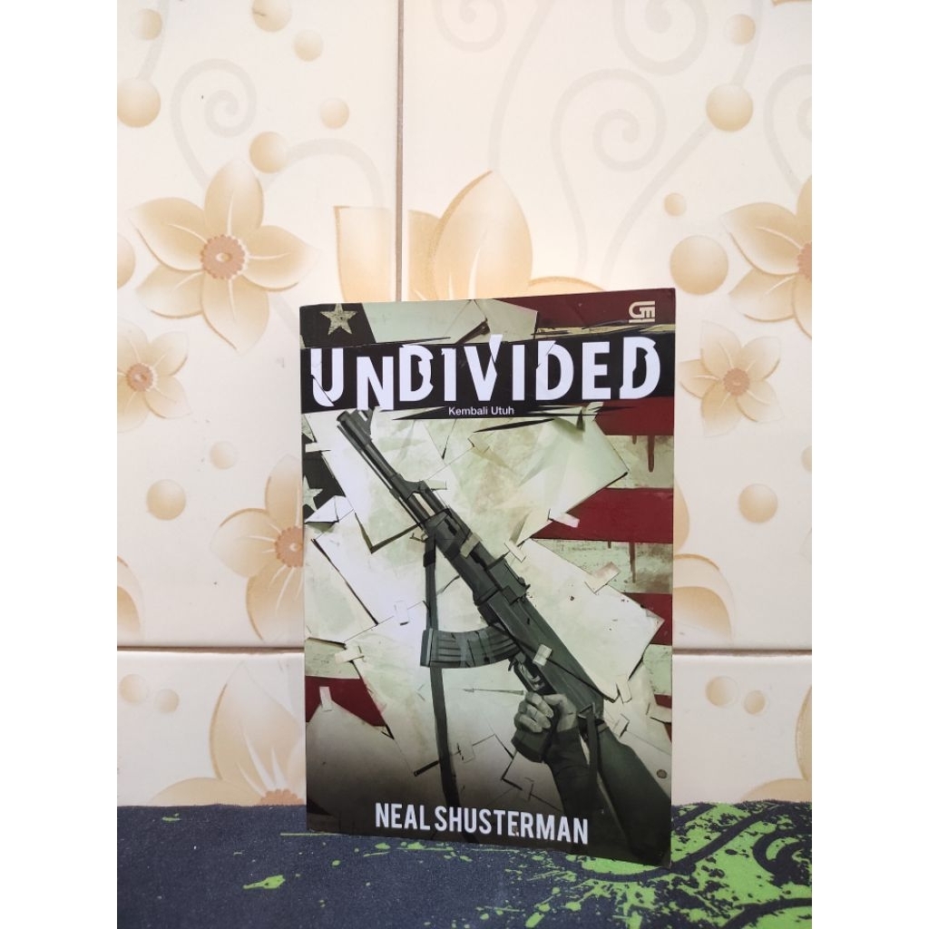 (Buku Sirkus Bacaan) Undivided ~ Neal Shusterman