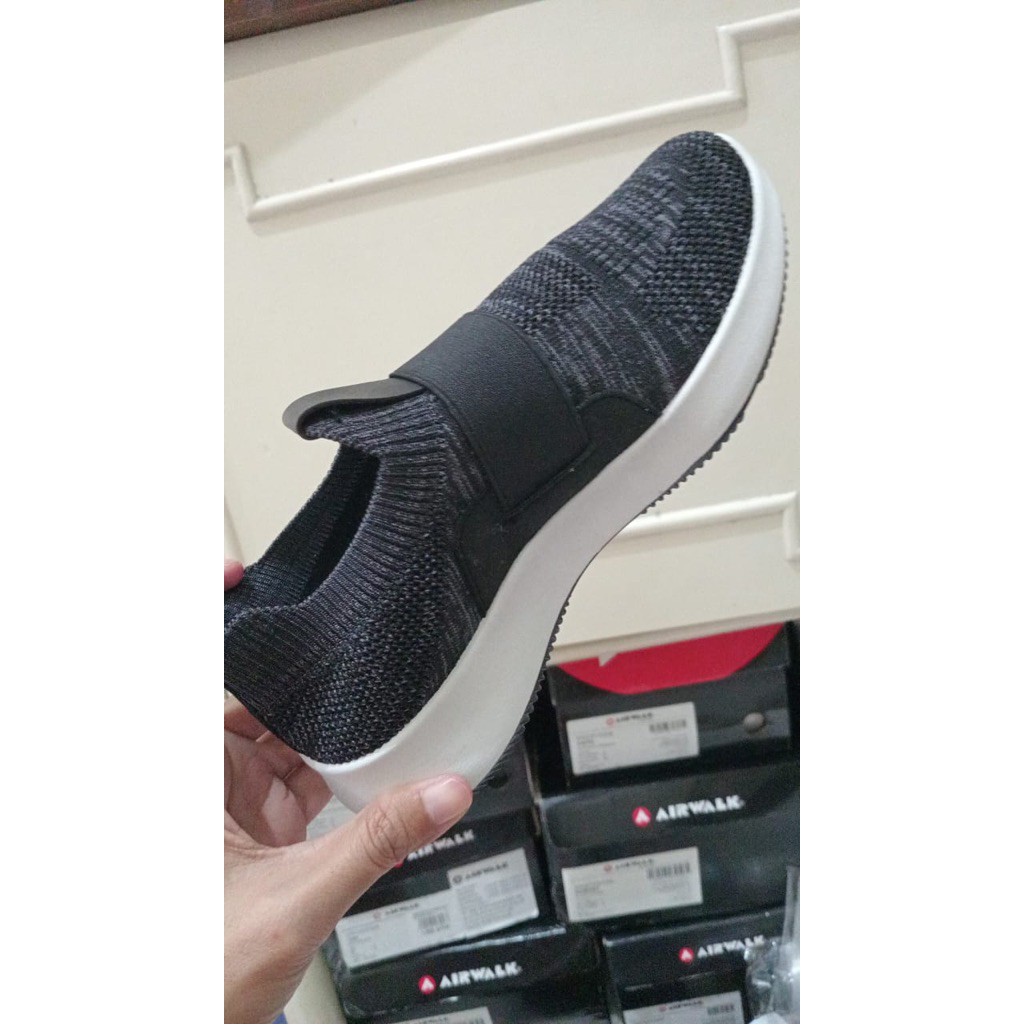 Sepatu nevada slip on size 36 running sepatu olahraga  atau sepatu lari sepatu sekolah diskon up to 