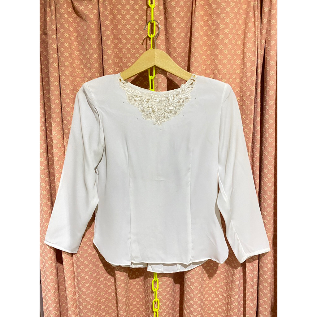 Blouse bordir korean style slimfit broken white putih baju atasan top wanita murah cantik