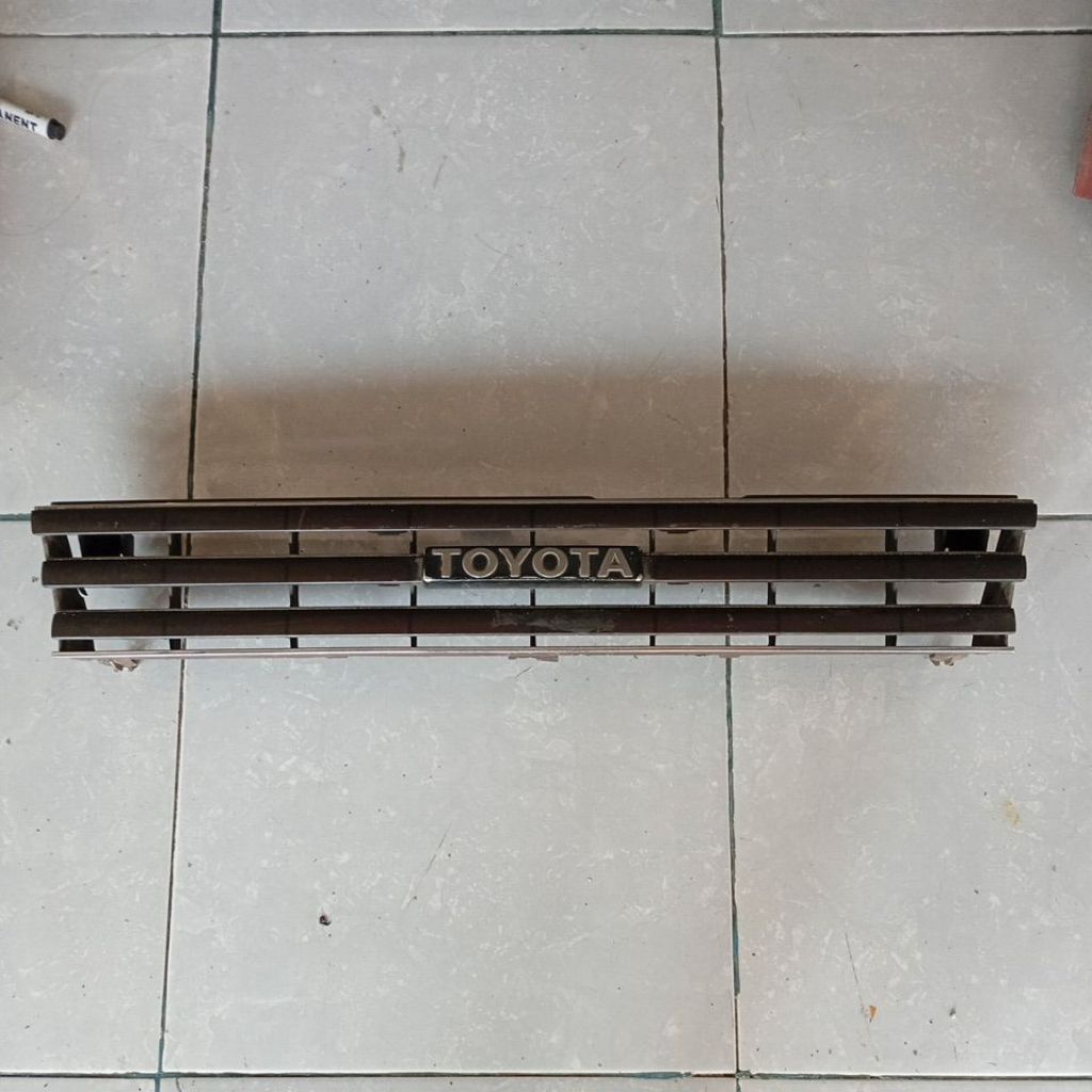 grill depan Corolla twincam liftback gen1