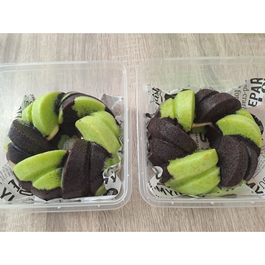 

Bolu Ketan Hitam Mix Pandan isi Keju Lumer 16cm