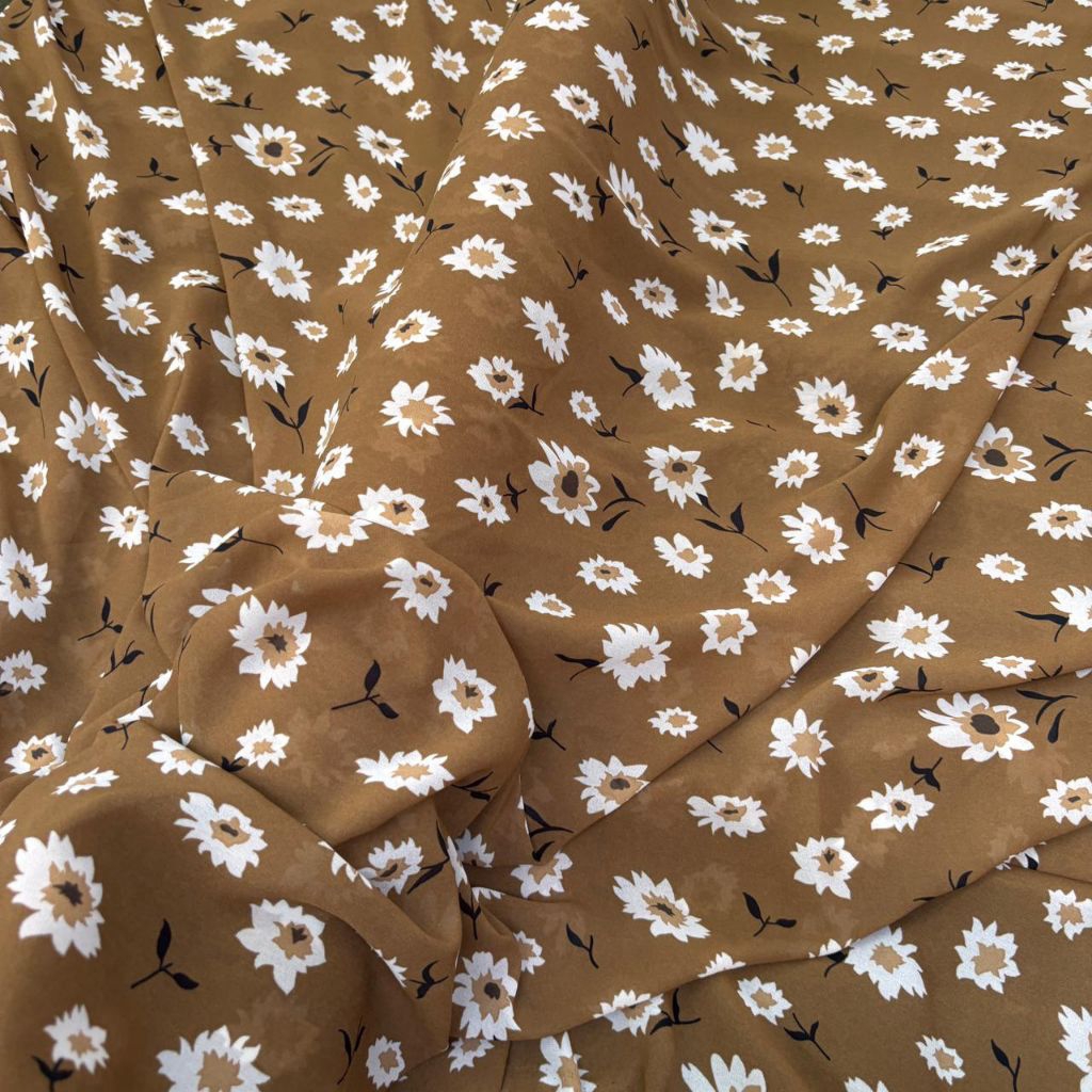 Kain Zara Crepe Motif Bunga Daisy – Warna Terracotta, Lembut & Jatuh Elegan - (Harga Kain Per½ Meter