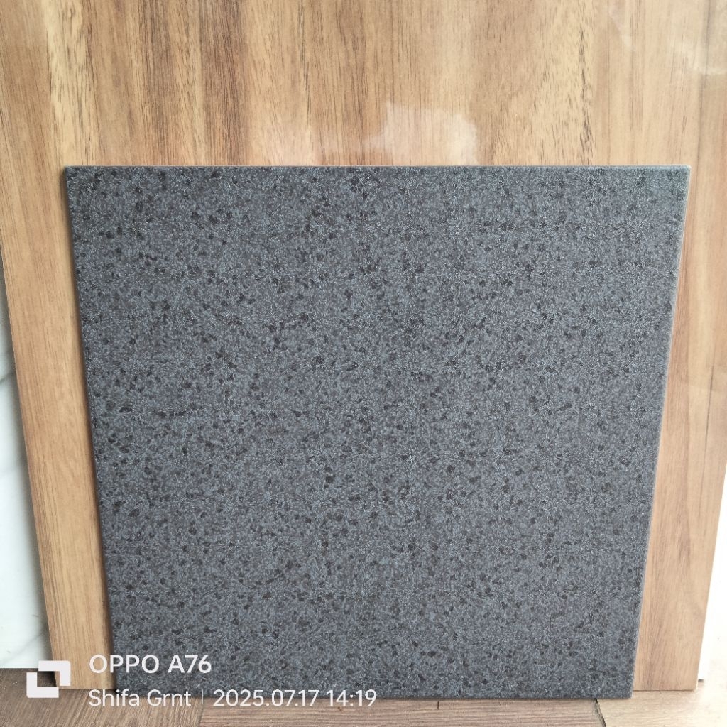 keramik lantai 40x40.Terazzo Black/KIA