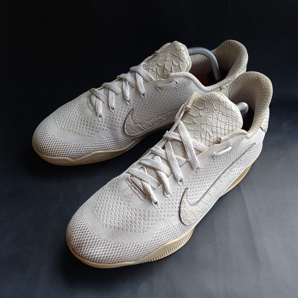Sepatu Basket Kobe 11 Elite Low Size 44 (28 cm)
