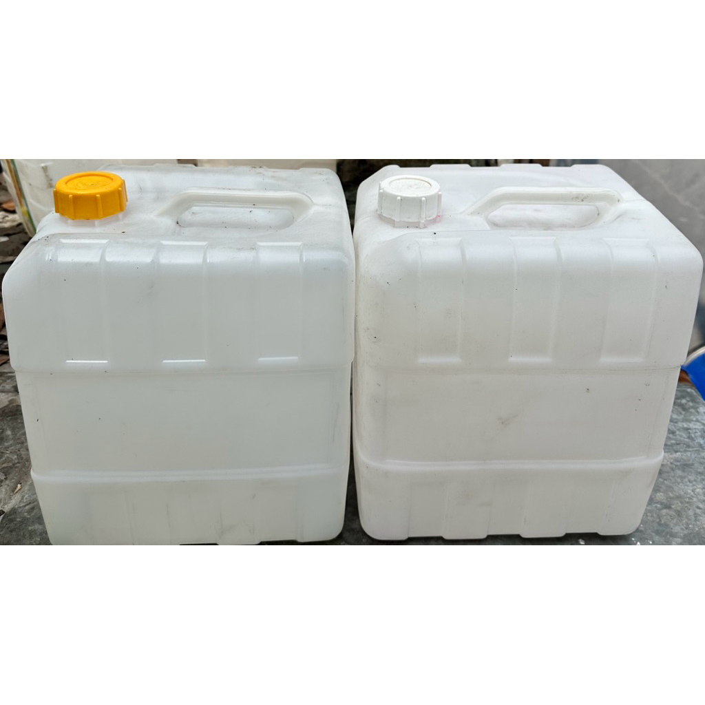 drigen / jerigen minyak 18 liter bekas