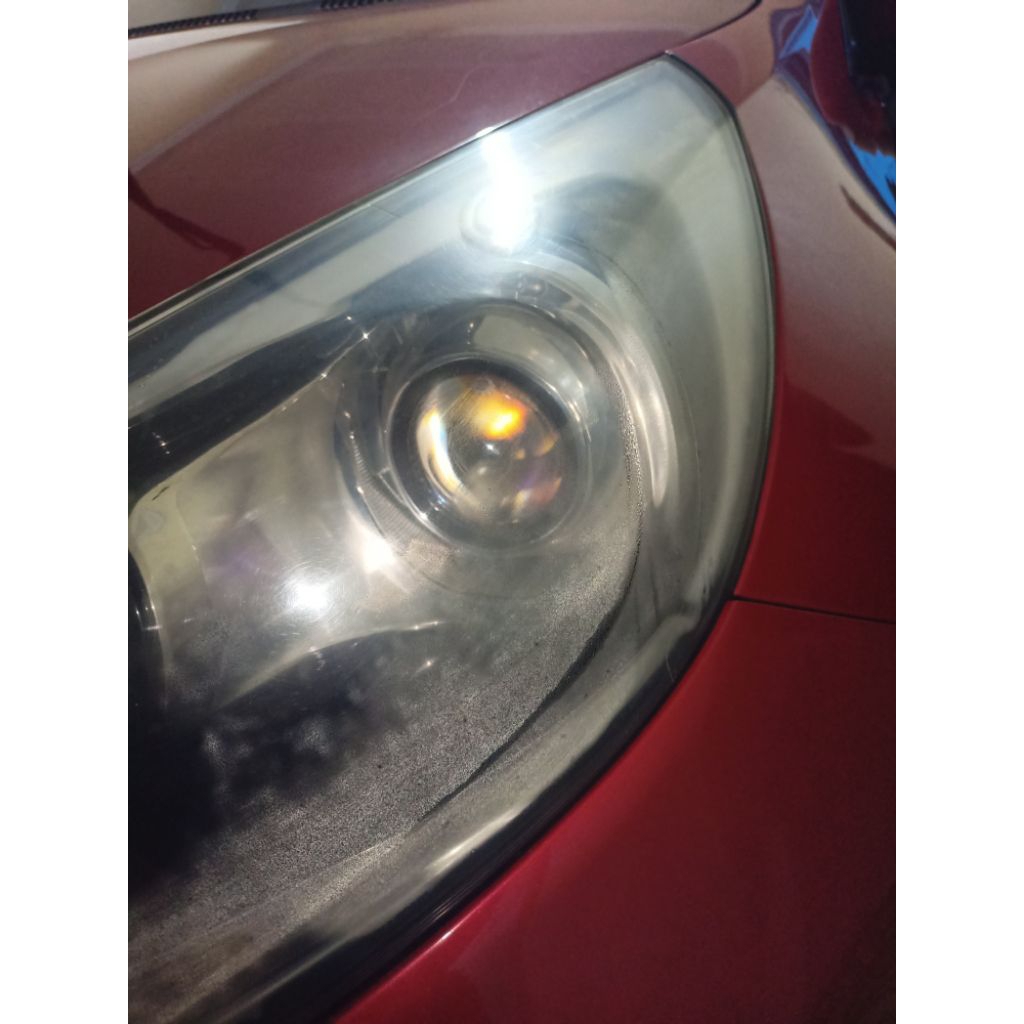 lampu depan KIA Rio