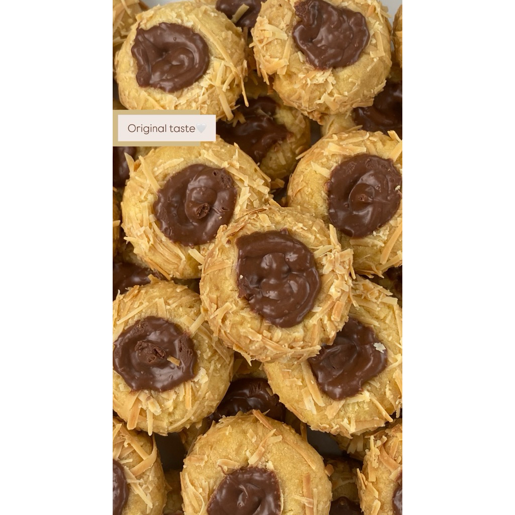 

THUMBPRINT KEJU ORIGINAL, COKLAT, GREEN TEA DAN TARO