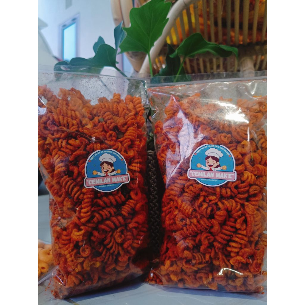 

cemilanMak'e 250 gram makroni spiral pedas gurih enak