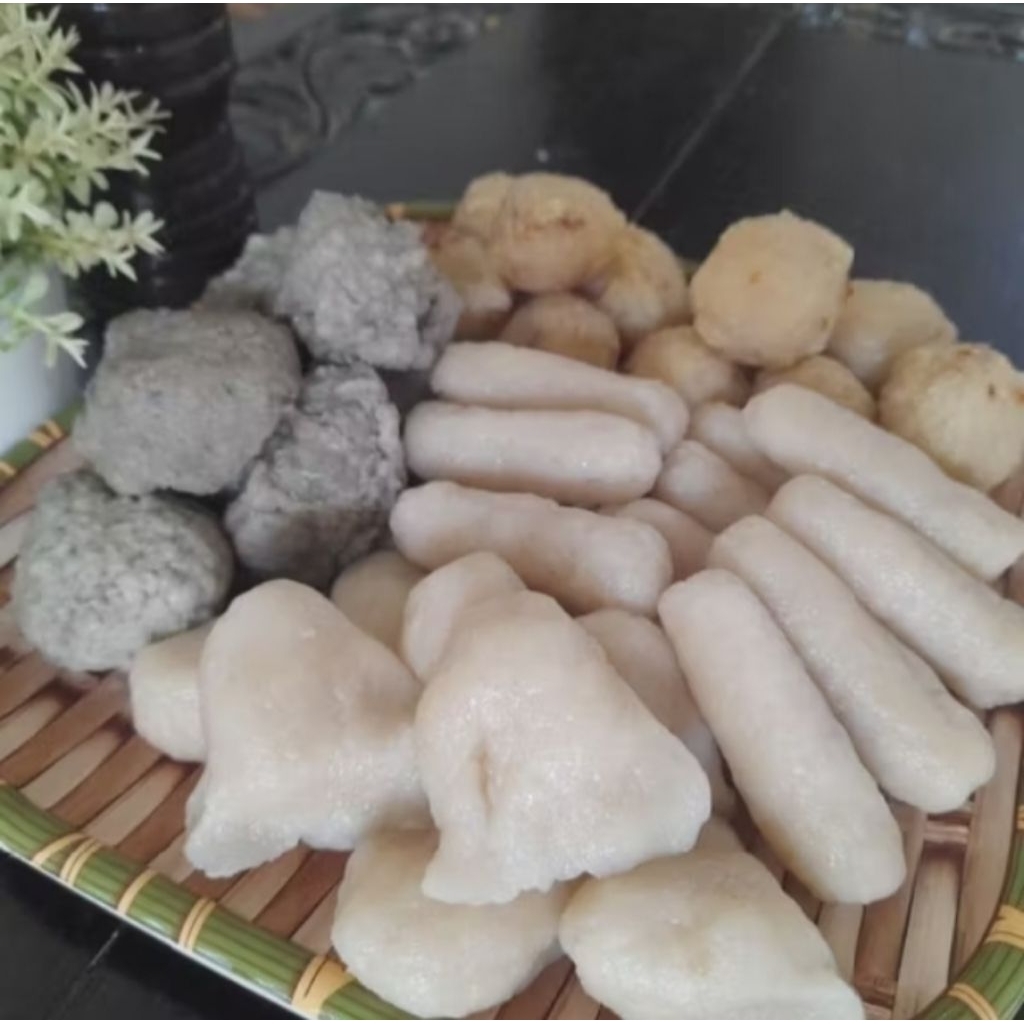 

pempek Palembang mix isi 80 lezat dan enak gratis cuko