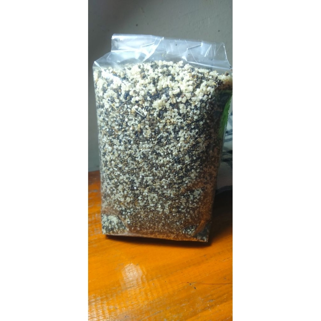 

nasi thiwul instan khas Banjarnegara hitam putih