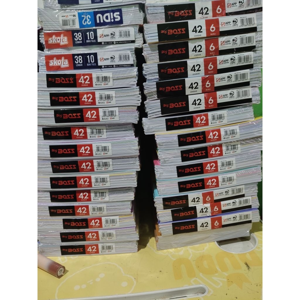 

Buku Tulis BIGBOSS 42 Lembar (Ukuran BESAR/BOXY) Harga 1 Pack