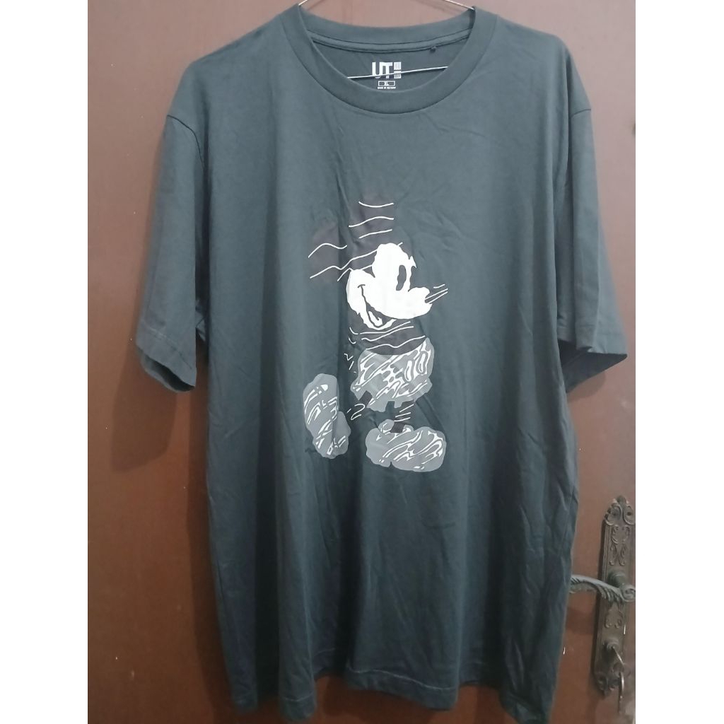 Kaos Mickey Mouse Uniqlo