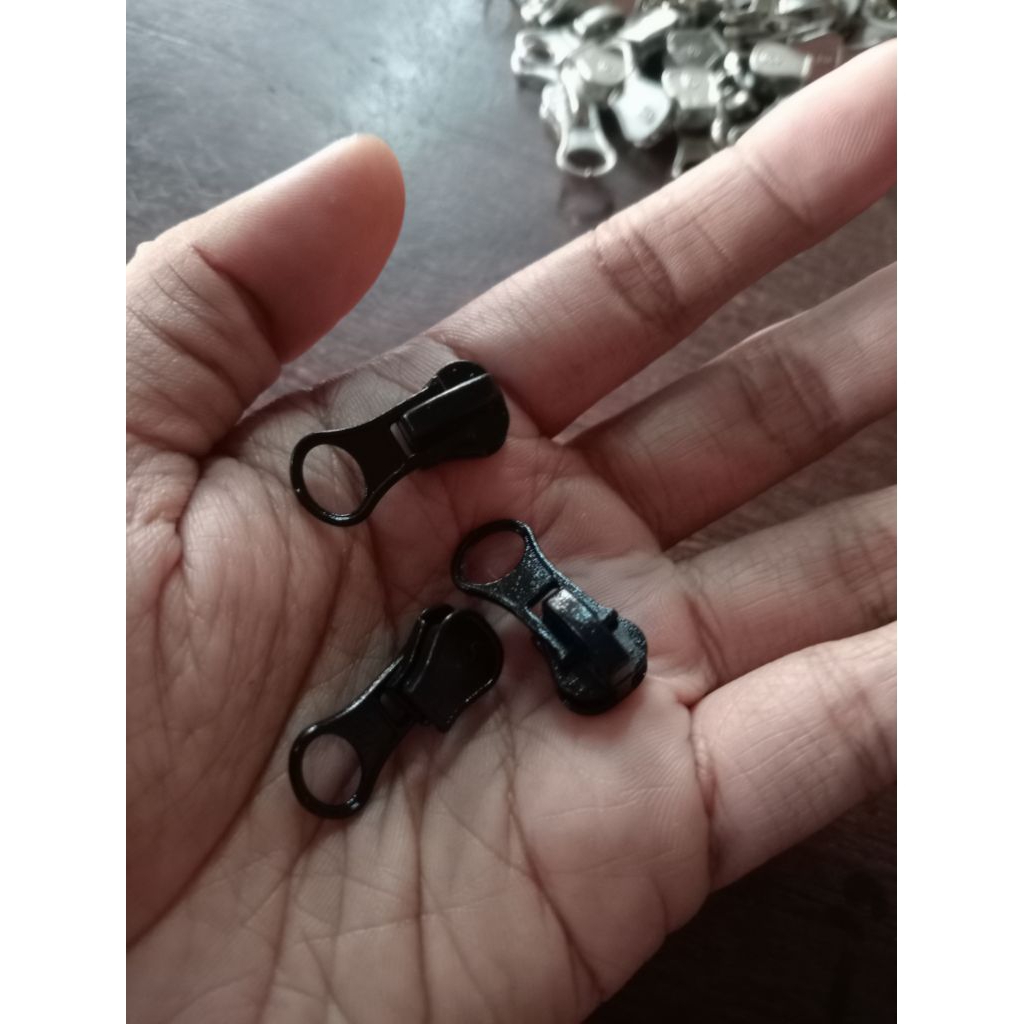 kepala Resleting vislon hitam ngunci no 5