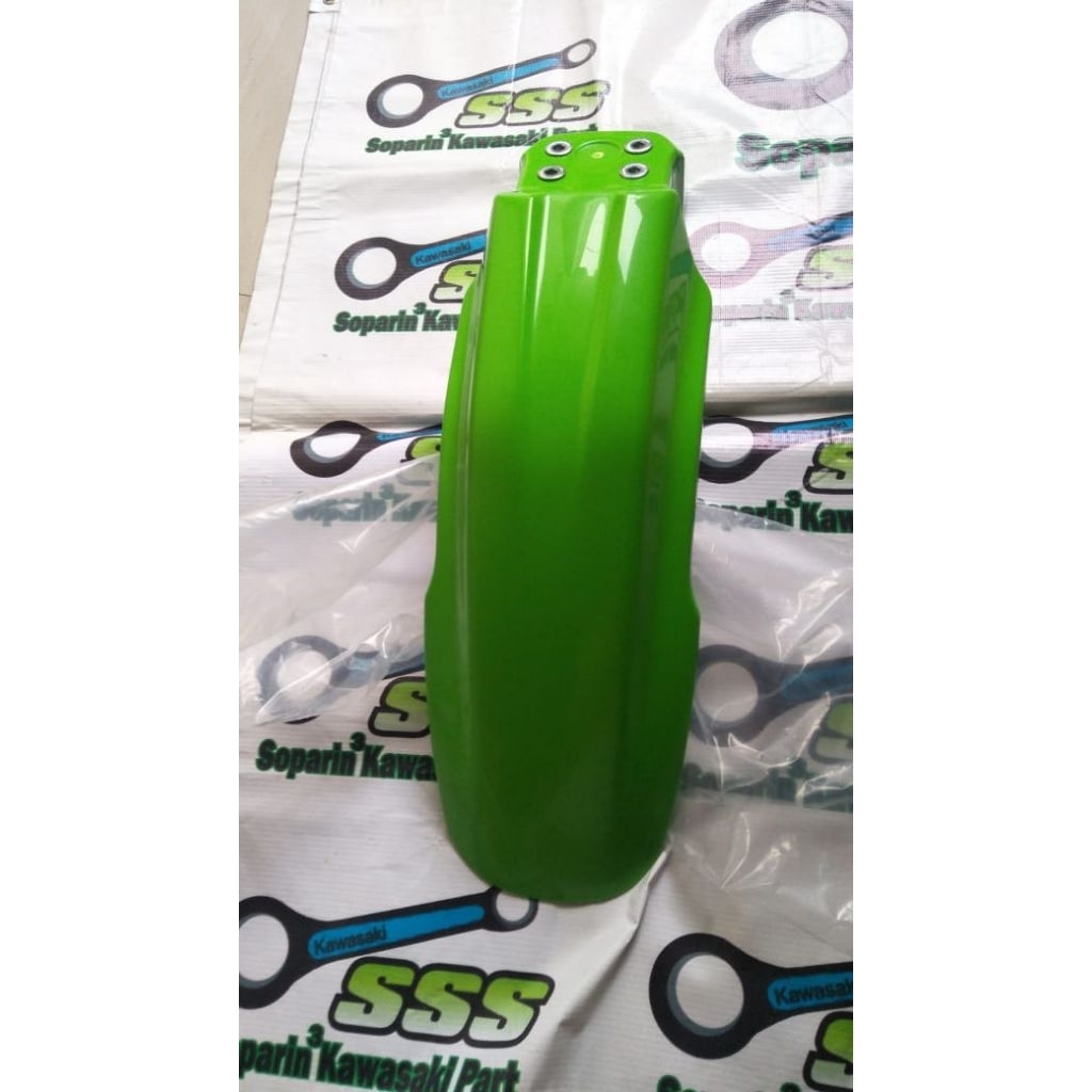 spakbor depan KLX 140 hijau