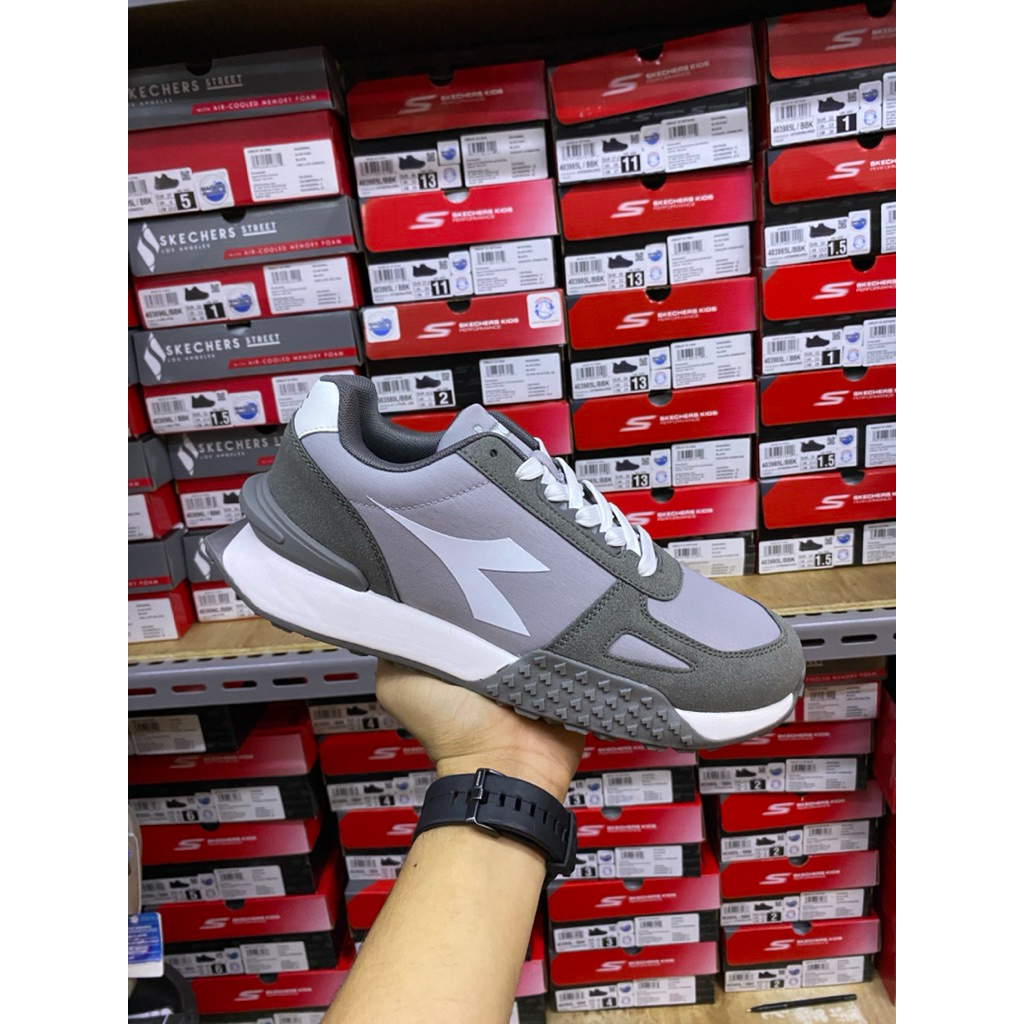 Sneakers pria Sepatu Diadora original pria/ Diadora Pikuri mens sneakers shoes-Grey